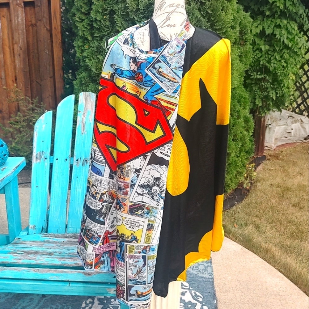 💥3/$20 TWO Six Flags Capes - Superman and Batman!